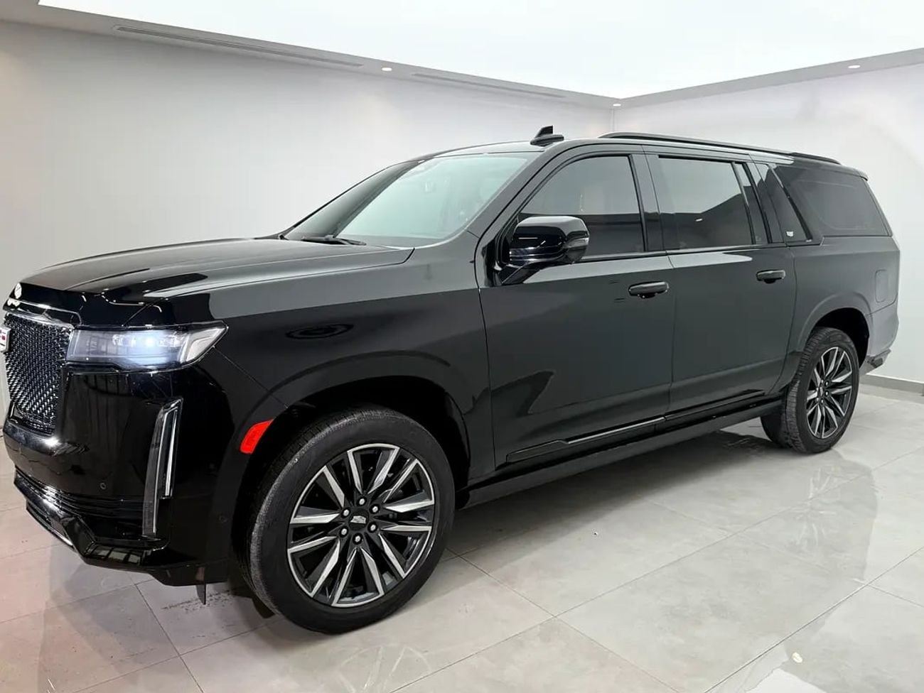 كاديلاك Escalade ESV ESV | GCC specs | V8 | 7 Seater | Clean Condition