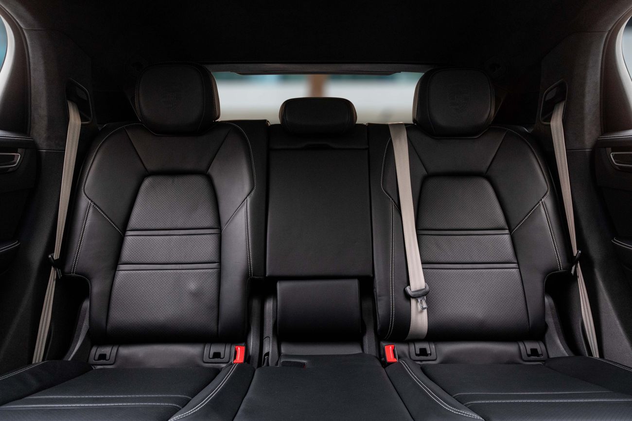 Porsche Cayenne Cayenne Turbo | 9,009 P.M | 0% Downpayment | One Owner!