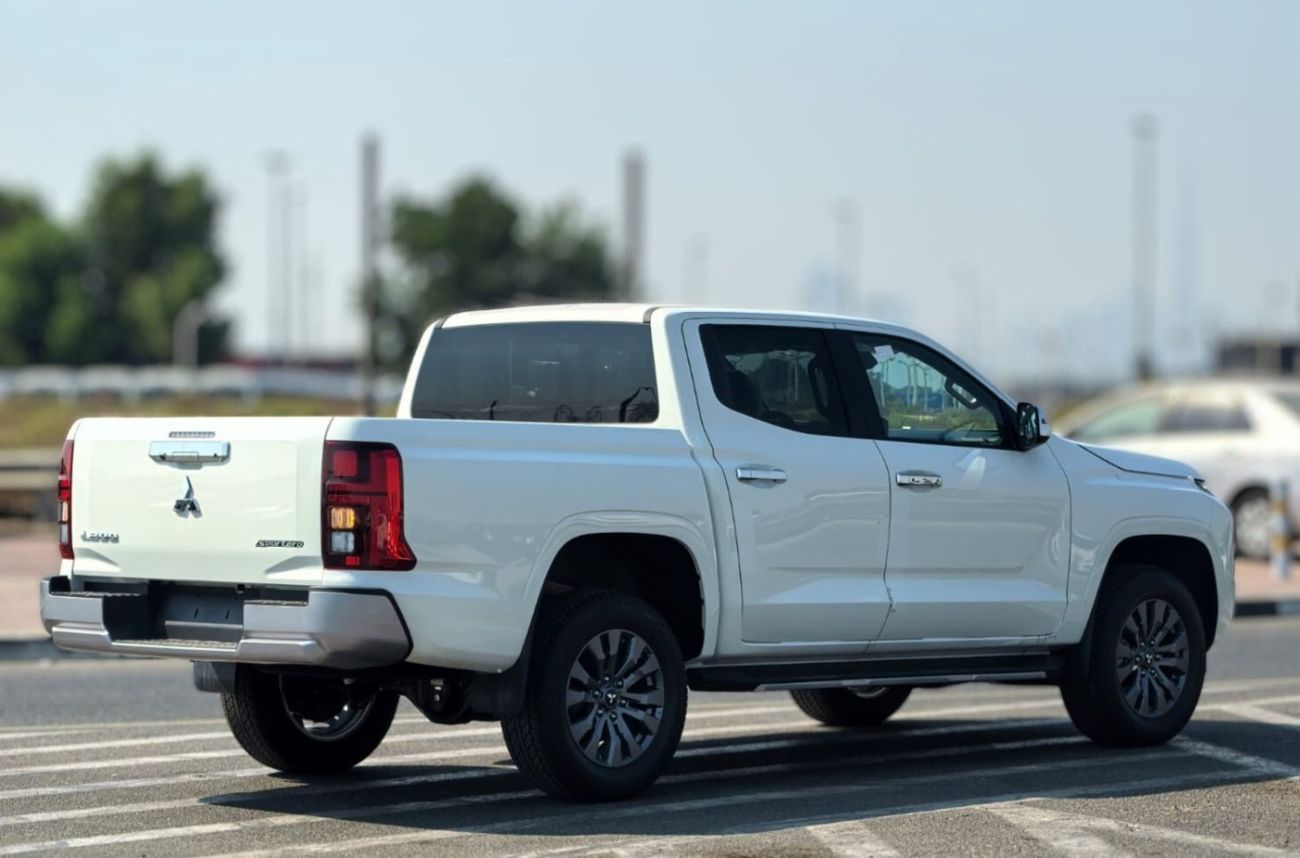 Mitsubishi L200 Sportero 2.4L DSL DC 4WD 6AT Chrome Edition