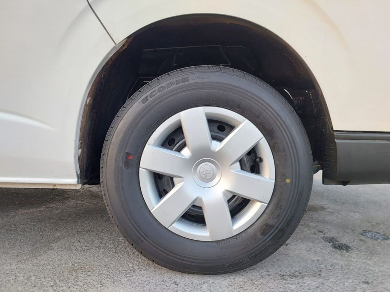 Toyota Hiace TOYOTA HIACE VAN RHD 2017 MODEL 2.7 L PETROL AUTOMATIC(PM27593)