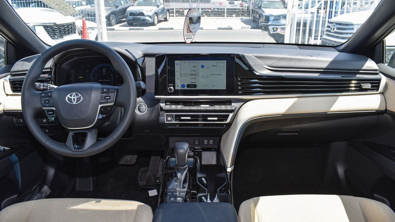 Toyota Camry LE  HEV 2.5L Hybrid