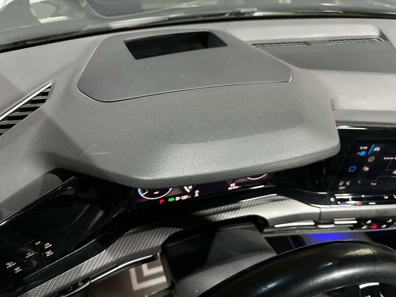 Volkswagen Golf R Base 2.0T VOLKSWAGEN GOLF R | GCC | 2023 | UNDER WARRANTY  CONTRACT SERVICE