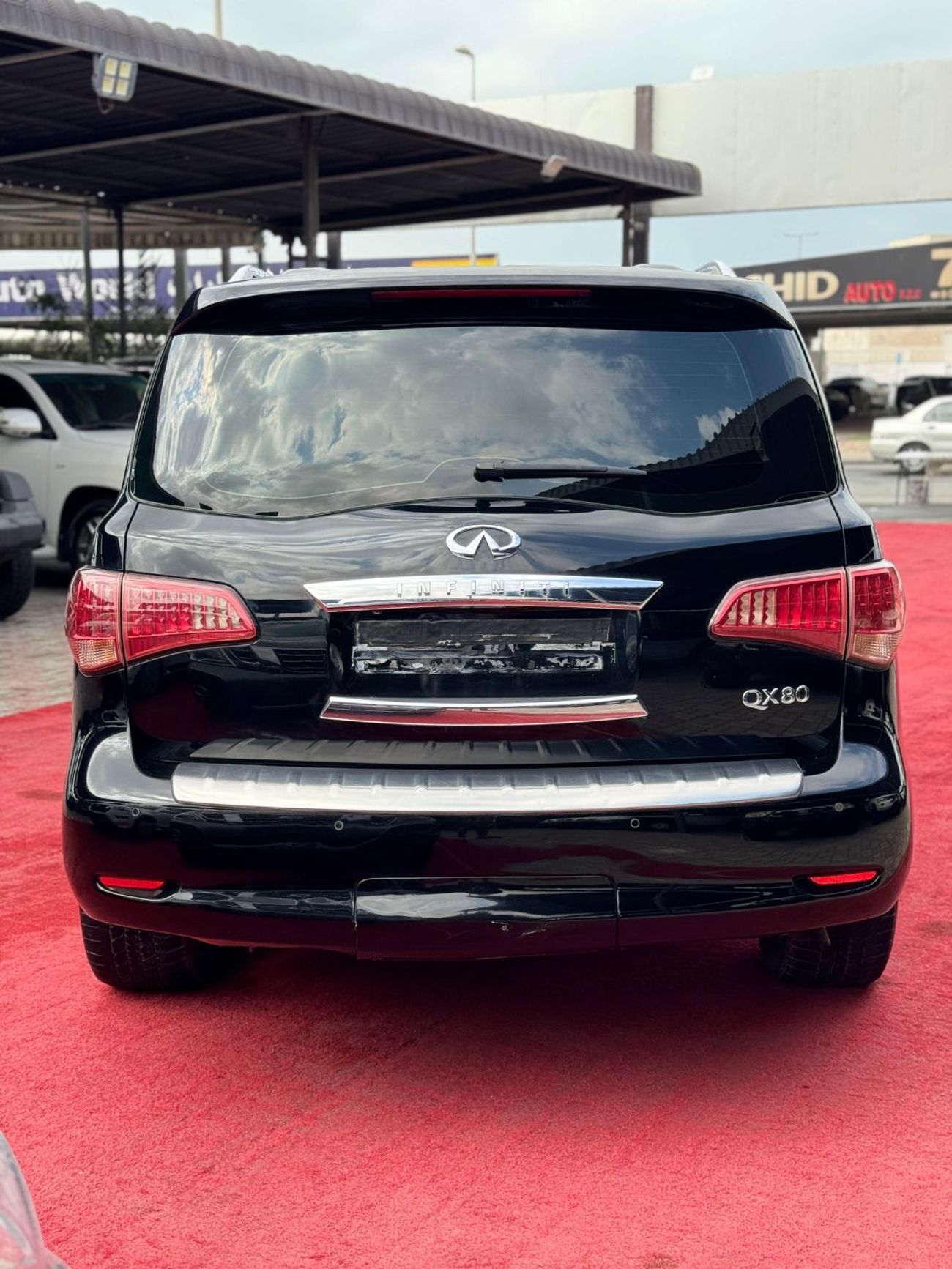 Infiniti QX80 Luxe 7st 5.6L