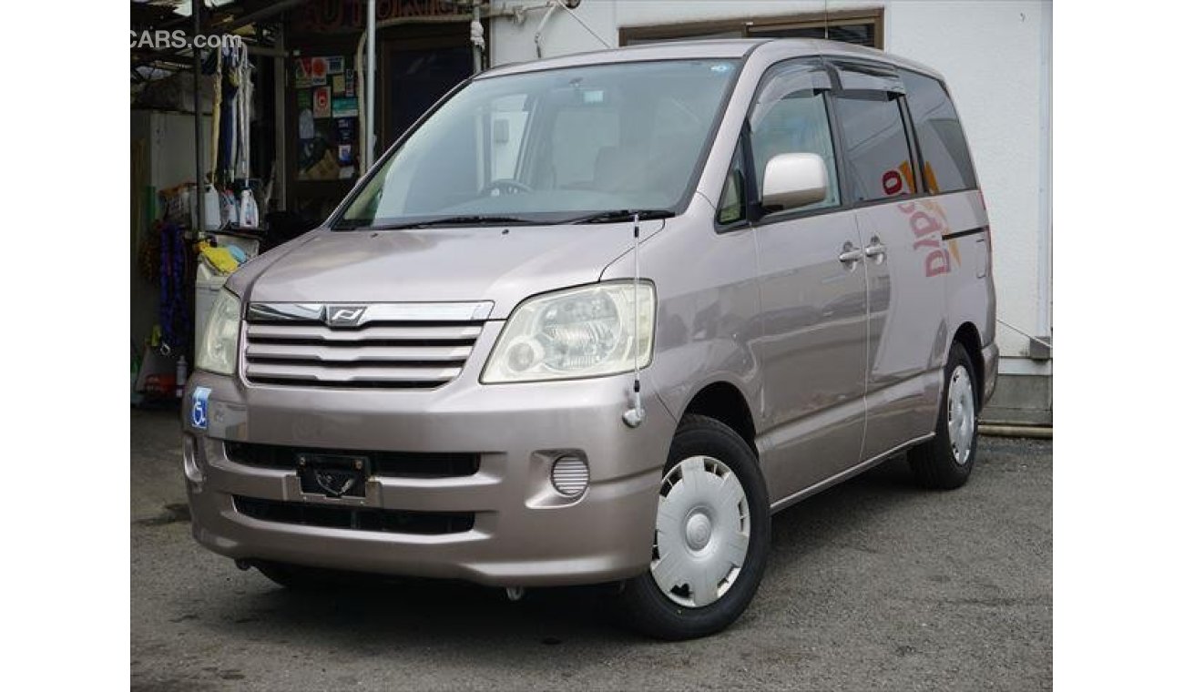 Toyota Noah AZR60G