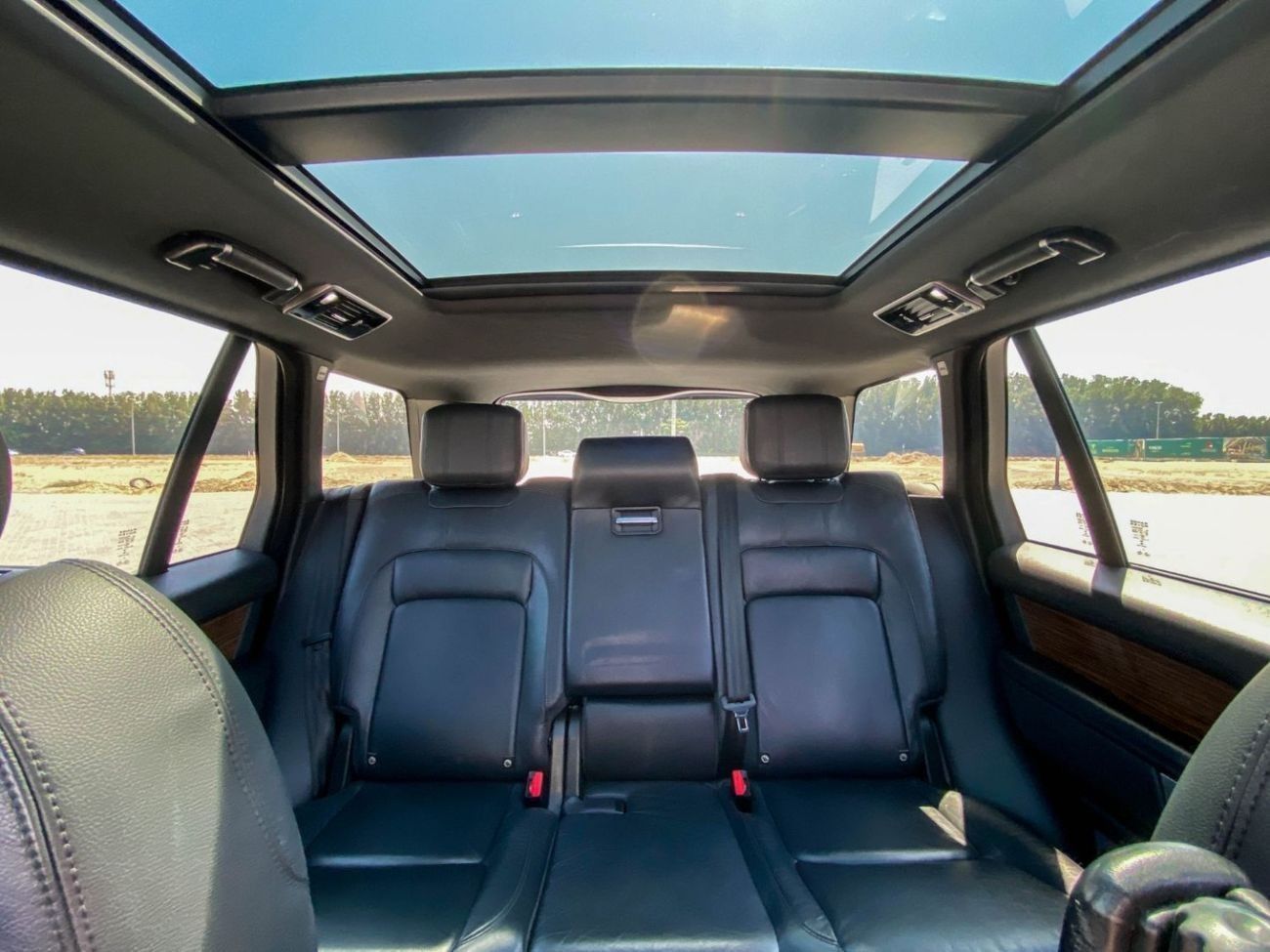 Land Rover Range Rover HSE 3.0L (375 HP) Range Rover GCC, Original Paint, Accident-Free, Full Service History, AED 3025 /Mo