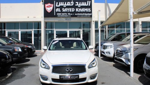 Infiniti QX70 Luxe Sensory ACCIDENTS FREE - ORIGINAL PAINT - GCC - FULL OPTION - PERFECT CONDITION INSIDE OUT