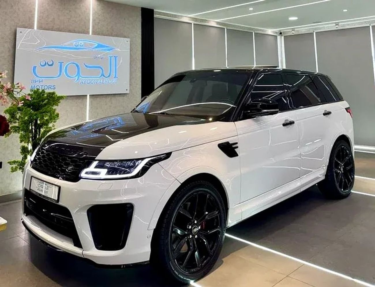 Land Rover Range Rover Sport SVR 5.0L (575 HP) AWD
