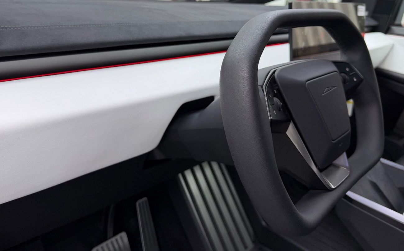 Tesla Cybertruck Foundation Series .. 3 motor