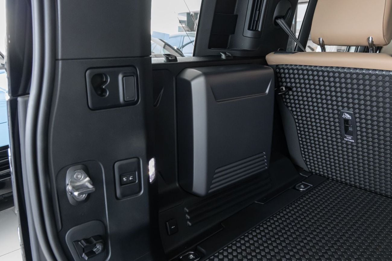 لاند روفر ديفندر Land Rover Defender | 110 X-Dynamic HSE (P400) | GCC Specs | 2026 (Export)