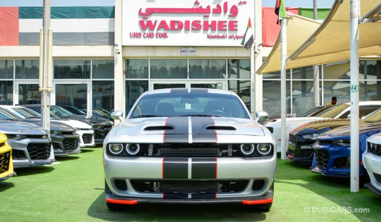 دودج تشالينجر Challenger SXT V6 2019/ SRT Kit/ Original Leather Interior/ Big Screen/ Low Miles/ Good Condition