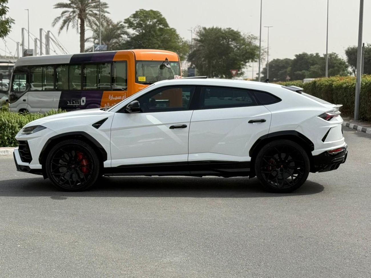 Lamborghini Urus 2019 LAMBOGHINI URUS STD 4.0T V8 GCC EXCELLET COND