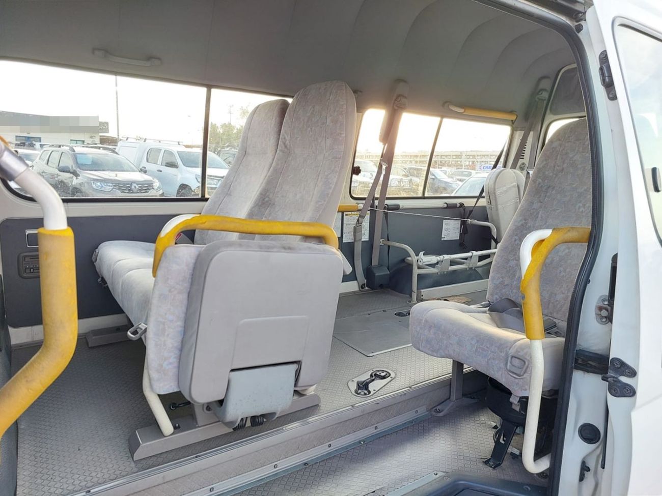 تويوتا هاياس TOYOTA HIACE COMMUTER VAN RHD 2003 MODEL 3.0 L DIESEL AUTOMATIC(PM03773)