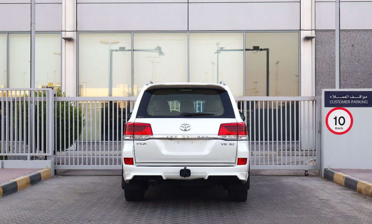 Toyota Land Cruiser VXR 5.7L 4WD