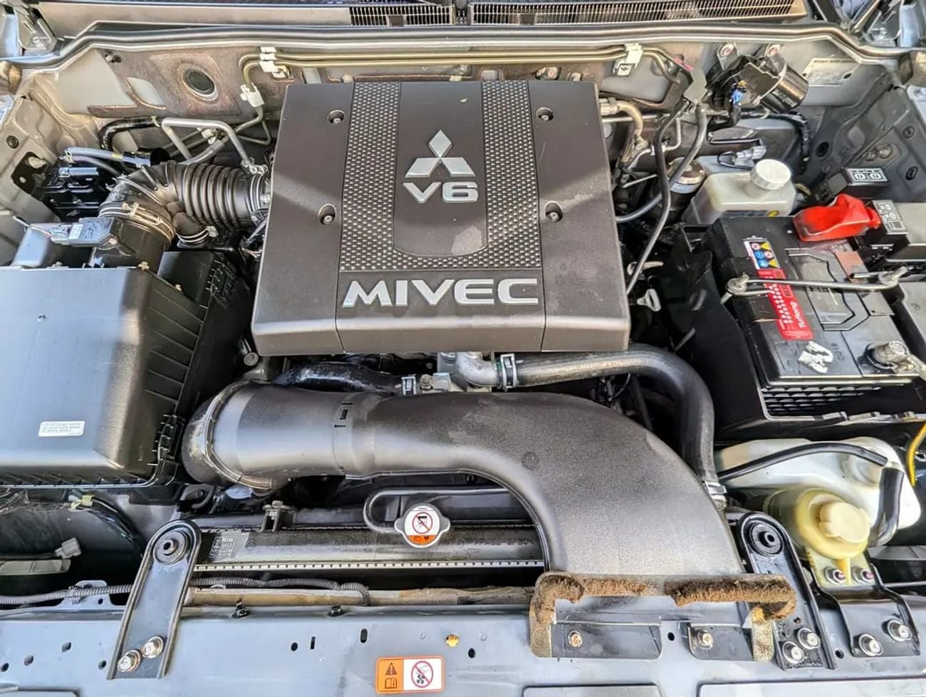 ميتسوبيشي باجيرو GLS TOP FULL OPTION V6 3.8L IN EXCELLENT CONDITION