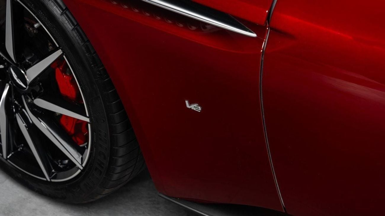 أستون مارتن DB11 V12 - Q Exclusive - 2018 - GCC