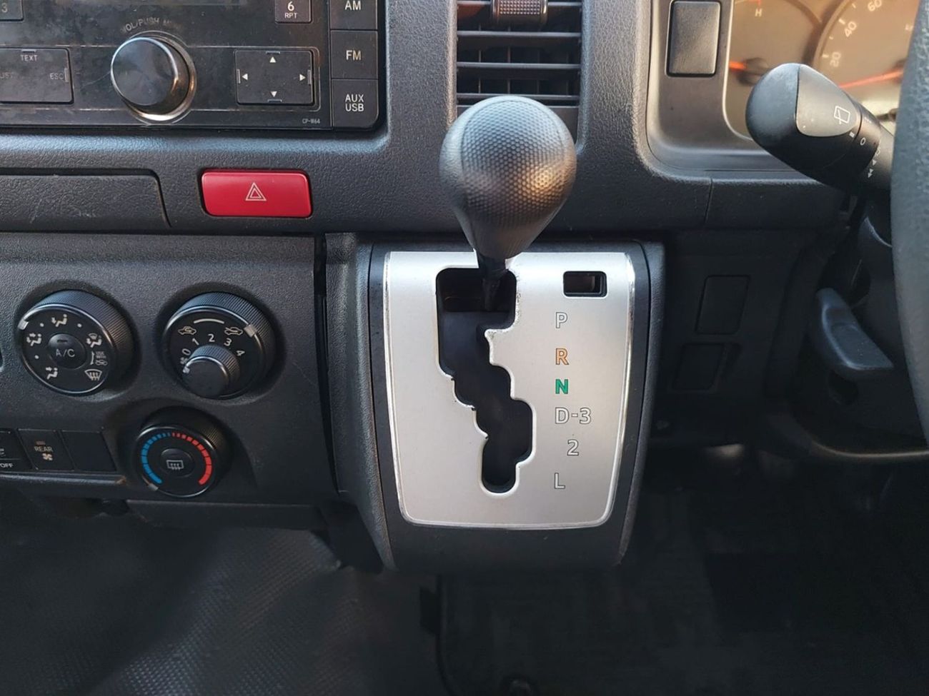 Toyota Hiace TOYOTA HIACE COMMUTER VAN RHD 2015 MODEL 3.0 L DIESEL AUTOMATIC(PM26406)