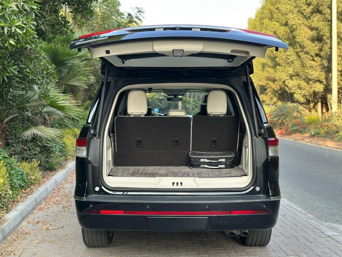 Lincoln Navigator BASE