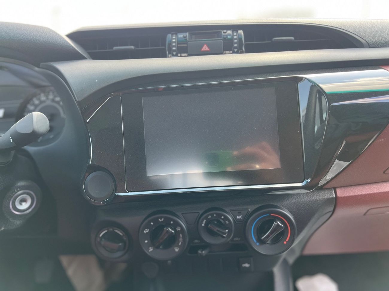 تويوتا هيلوكس 2.4Lتايوتا هيلوكس 2026دفع رباعي