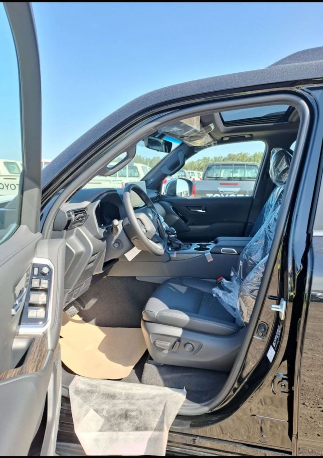 تويوتا لاند كروزر VX 3.5L Toyota LC300 VX+ Petrol 3.5L Twin Turbo