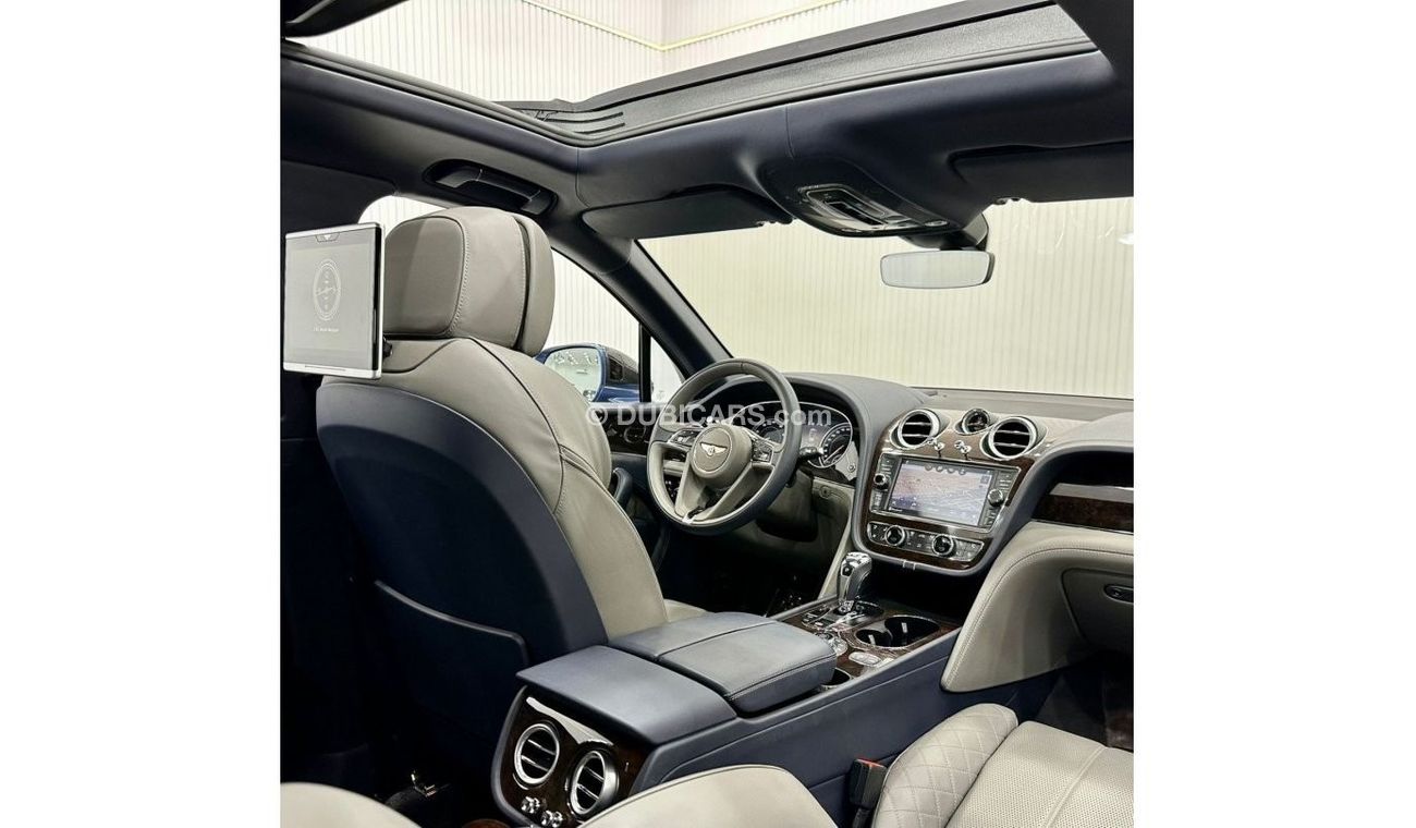 Bentley Bentayga 2017 Bentley Bentayga W12, Carbon Pack, Service History, Warranty, GCC