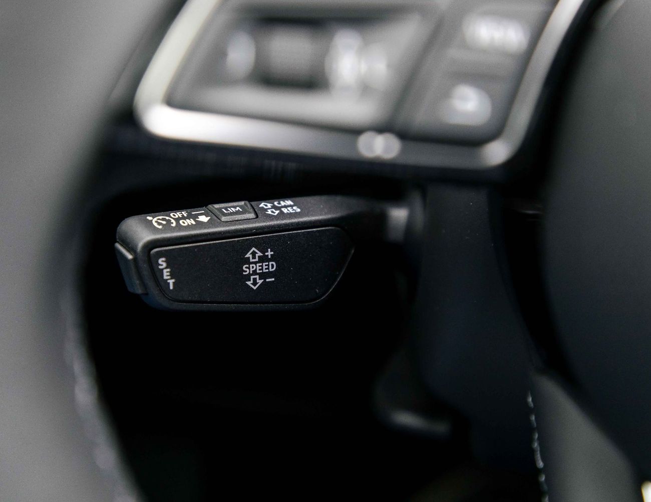 Audi Q2 Fashion 1.5L - Black Inside Black