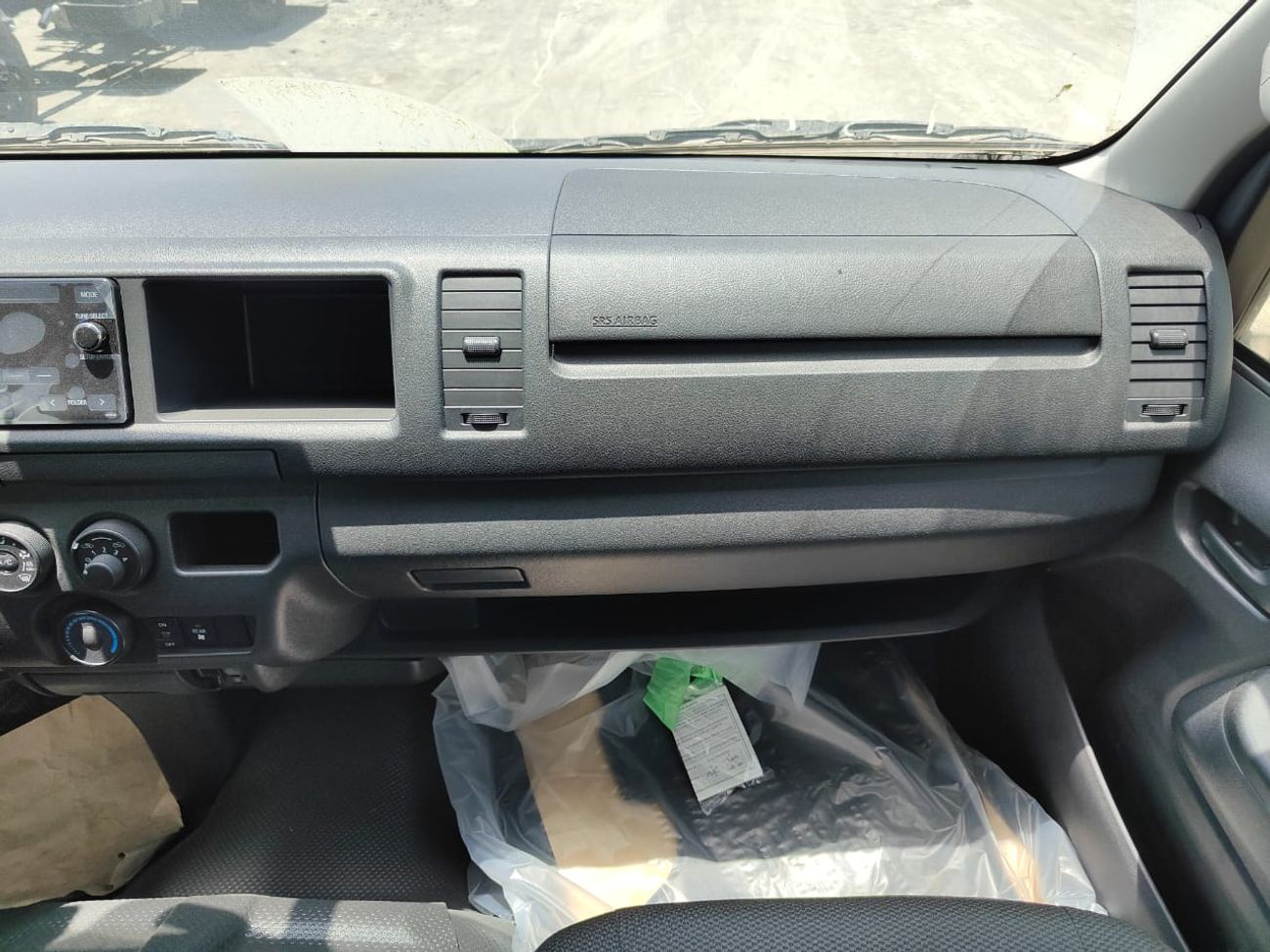 تويوتا هاياس 2025 Toyota Hiace (Old-Shape) High-Roof 16-Seater Passenger Van 2.7L 4-Cyl Petrol M/T RWD Africa Onl