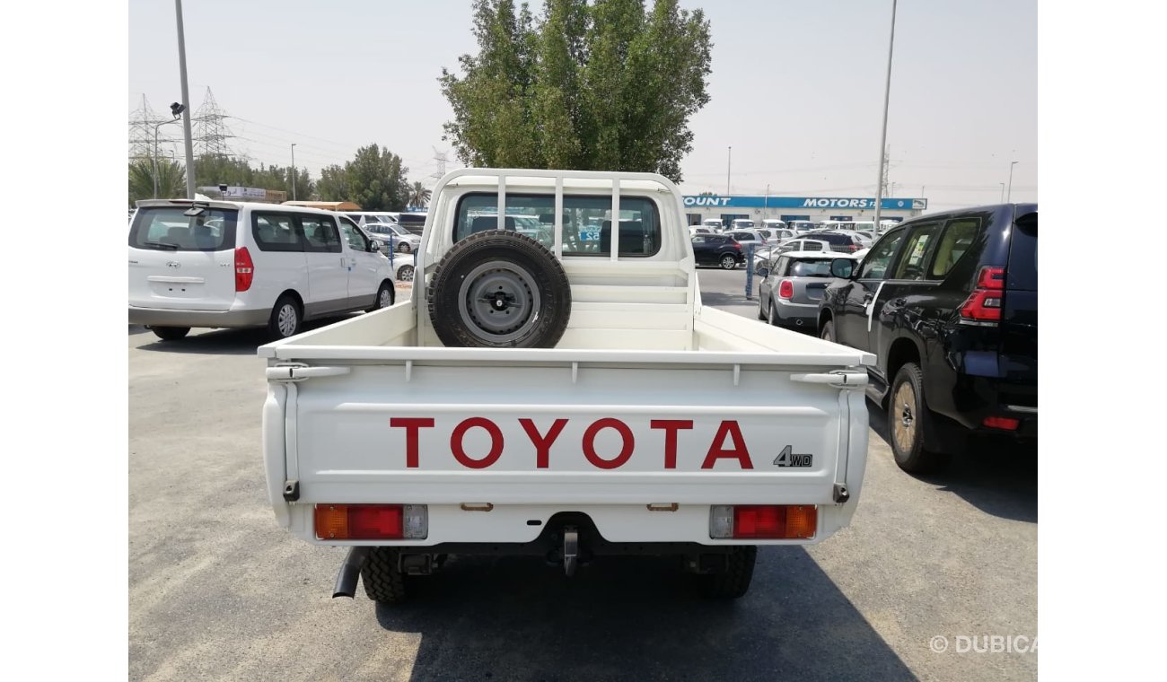 تويوتا لاند كروزر بيك آب Single Cabin Diesel 4.2 L V6 2018 BASIC