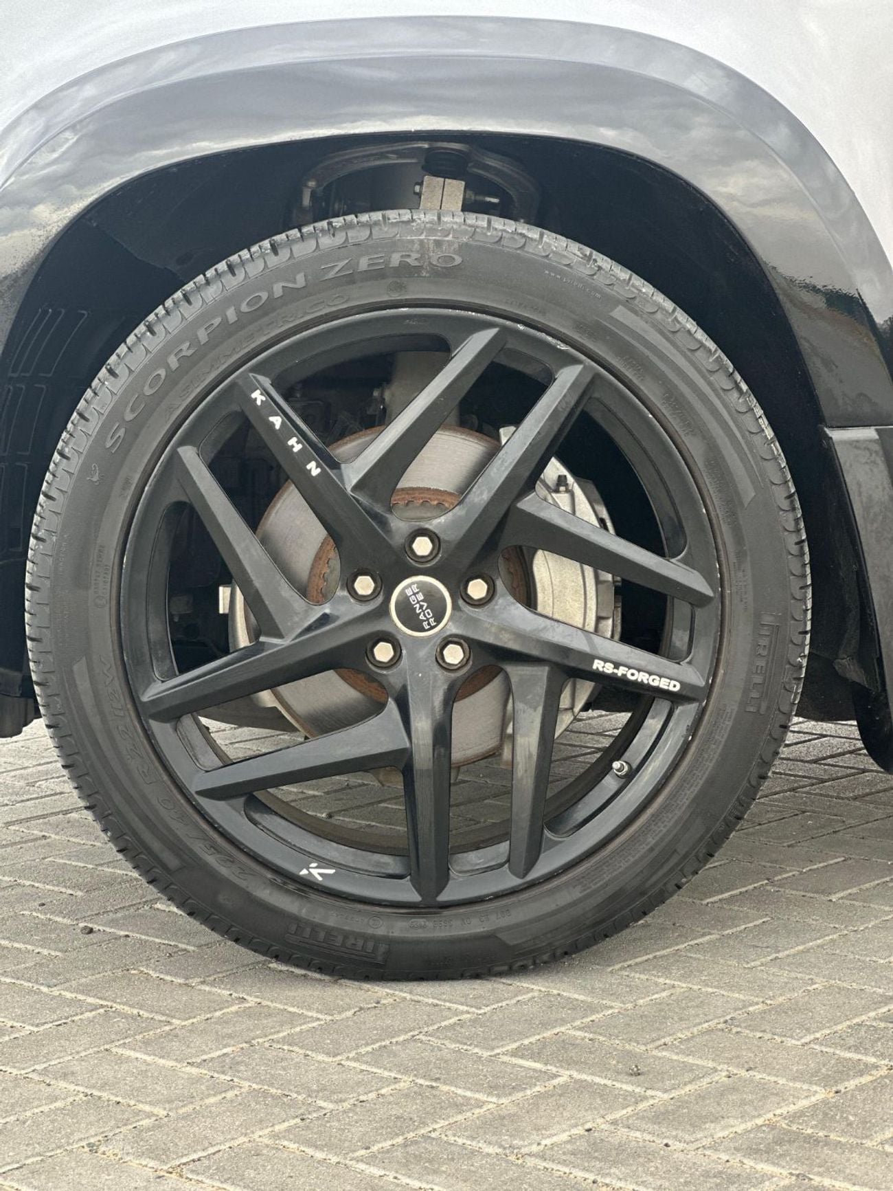 Land Rover Defender P400 110 HSE 3.0L (5 Seater)