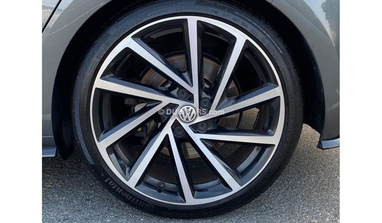 Volkswagen Golf R Sport VOLKSWAGEN GOLF R 2019 GCC ORIGINAL PAINT - UNDER WARRANTY - FULL SERVICE HISTORY AVAILABLE