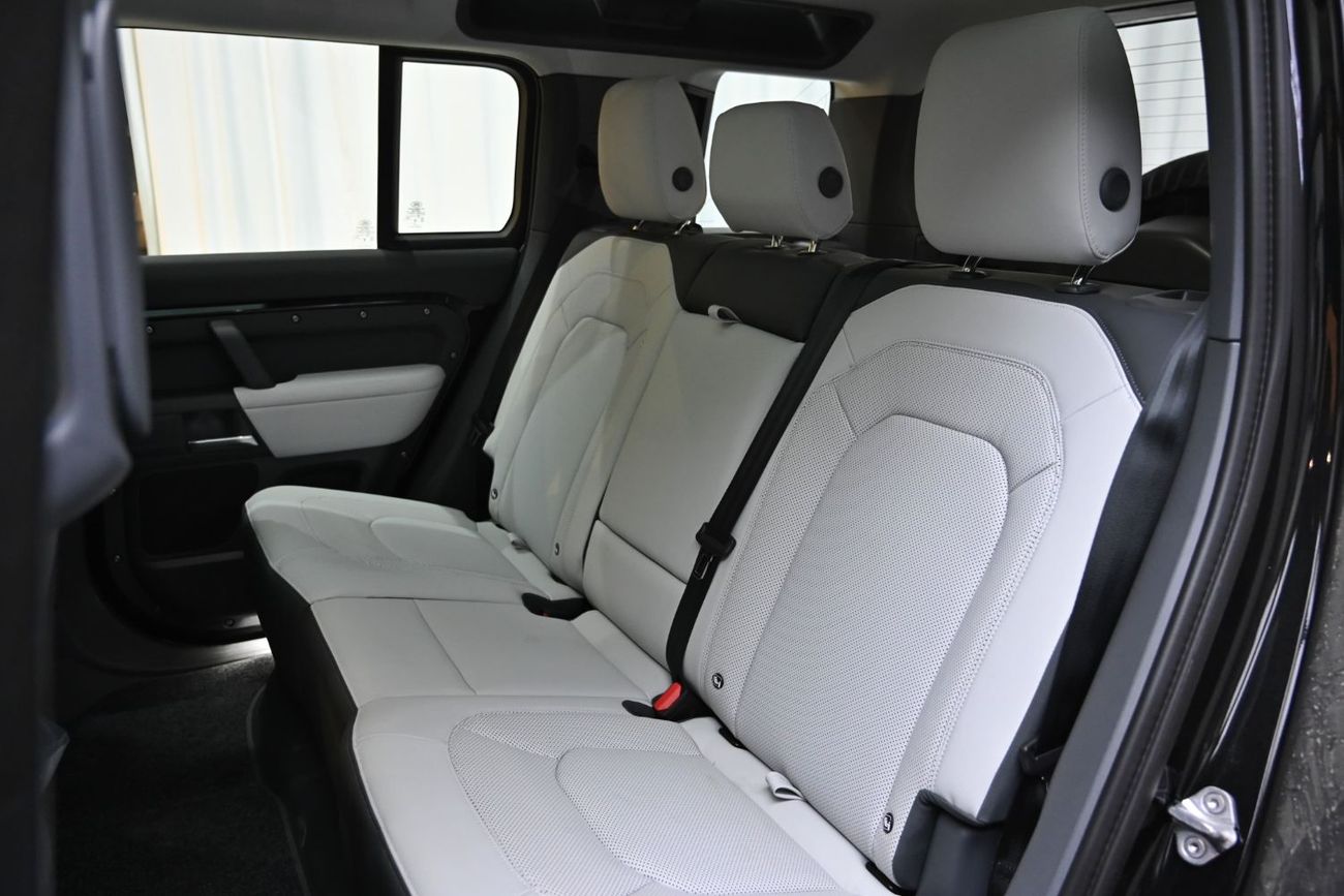 Land Rover Defender P300 110 S 2.0L (5 Seater) Land Rover Defender S P300 V4 110 GCC