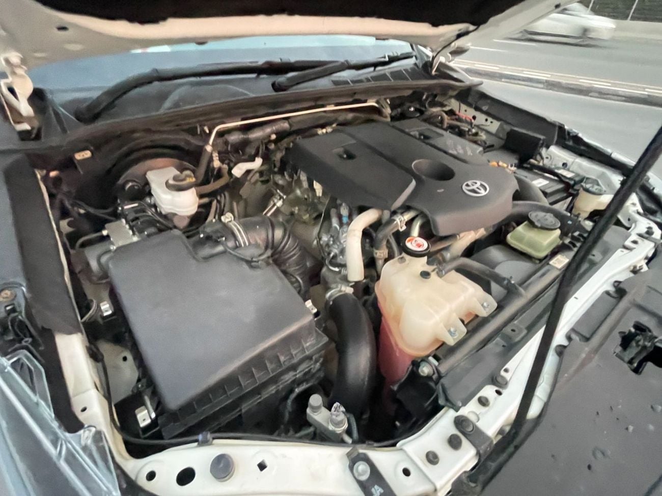 تويوتا هيلوكس DIESEL 2.8 LITER ,RIGHT HAND DRIVE ,MANUAL GEAR ,FOR EXPORT ONLY