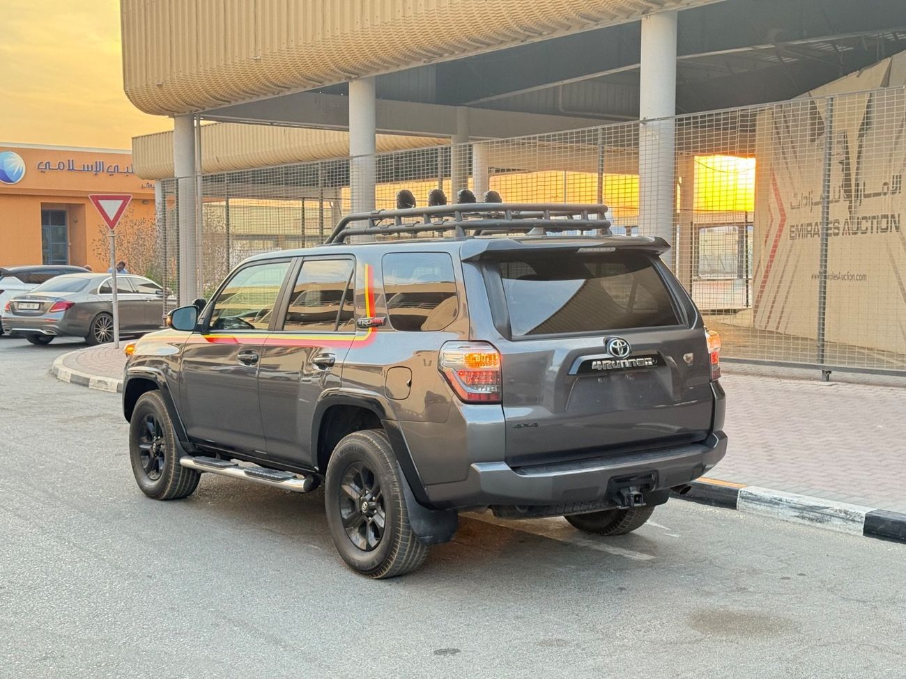 تويوتا Runner4 2017 SR5 PREMIUM SPORT 7 SEATER 4x4 USA SPEC