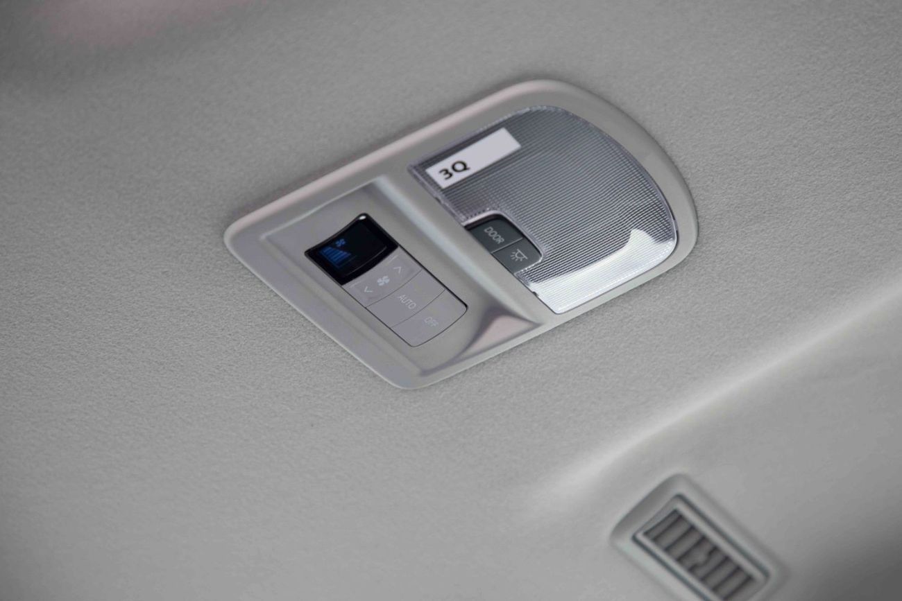 تويوتا فورتونر تويوتا فورتشنر 2023 4.0 WP Adventure - بني فانتوم من الداخل باللون الأسود