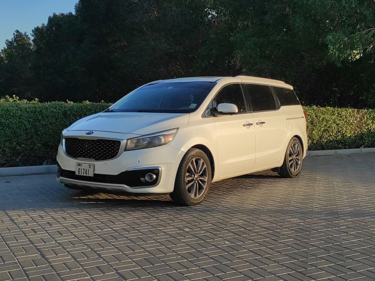 Kia Sedona Kia Sedona 2015 7 seater full options no1