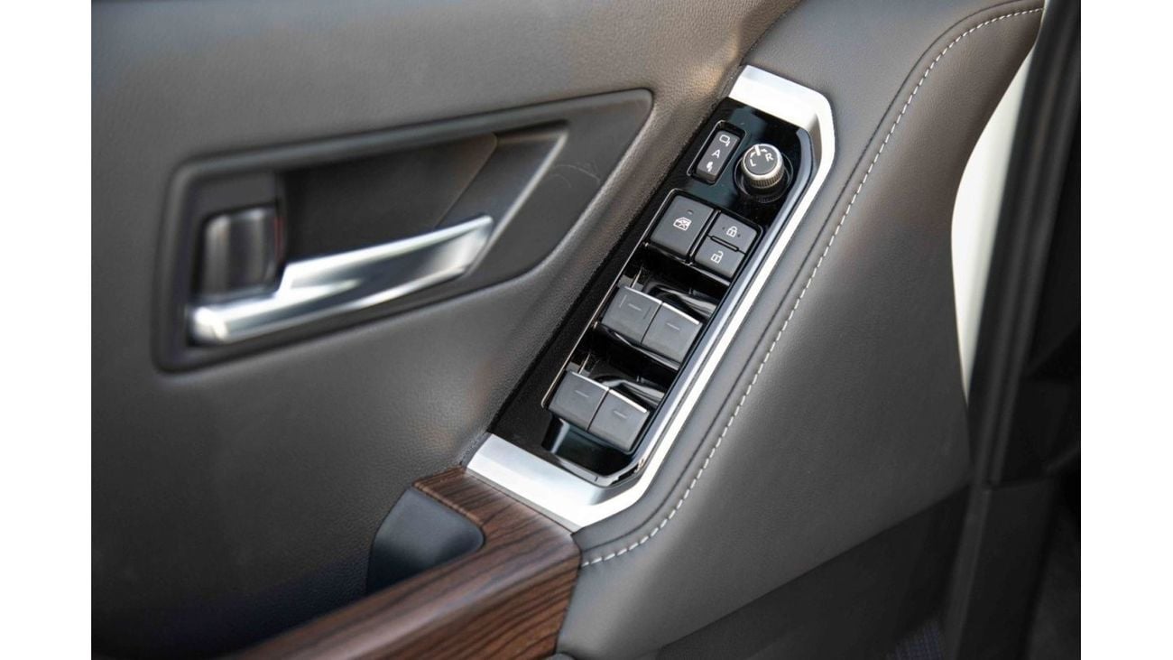 Toyota Land Cruiser 2023 Toyota Land Cruiser 4.0 GXR High - White Pearl inside Black | Export Only