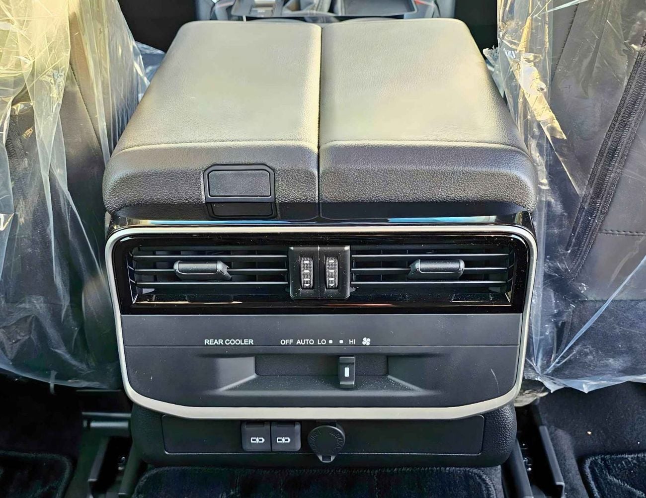 تويوتا لاند كروزر GXR BASIC / 4.0L PETROL V6 / SUNROOF / LEATHER WITH DRIVER POWER SEAT (CODE # GXR4B)