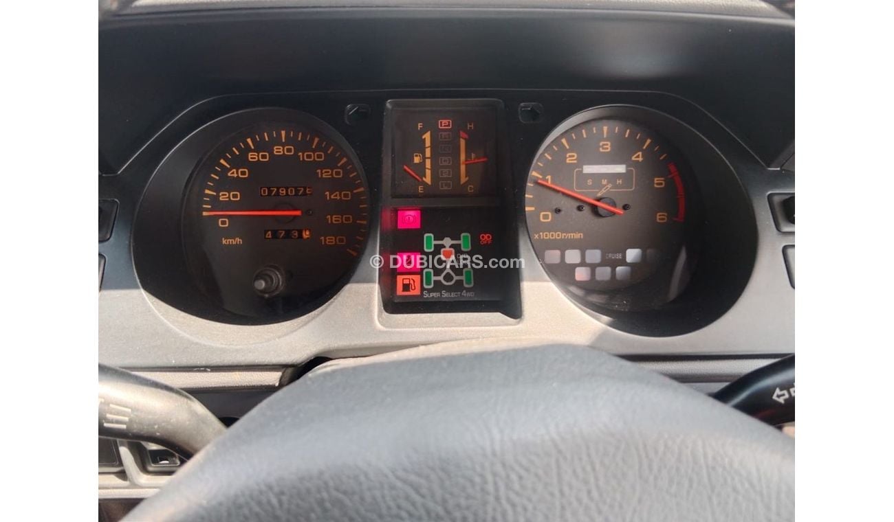 Mitsubishi Pajero MITSUBISHI PAJERO RIGHT HAND DRIVE (PM1351)