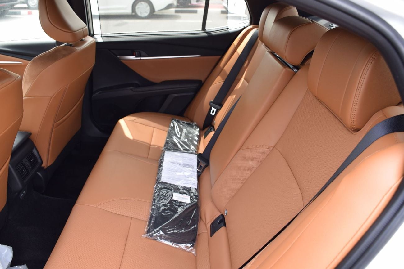 Toyota Camry Higher Trim With 5 Camera and panoramic roof