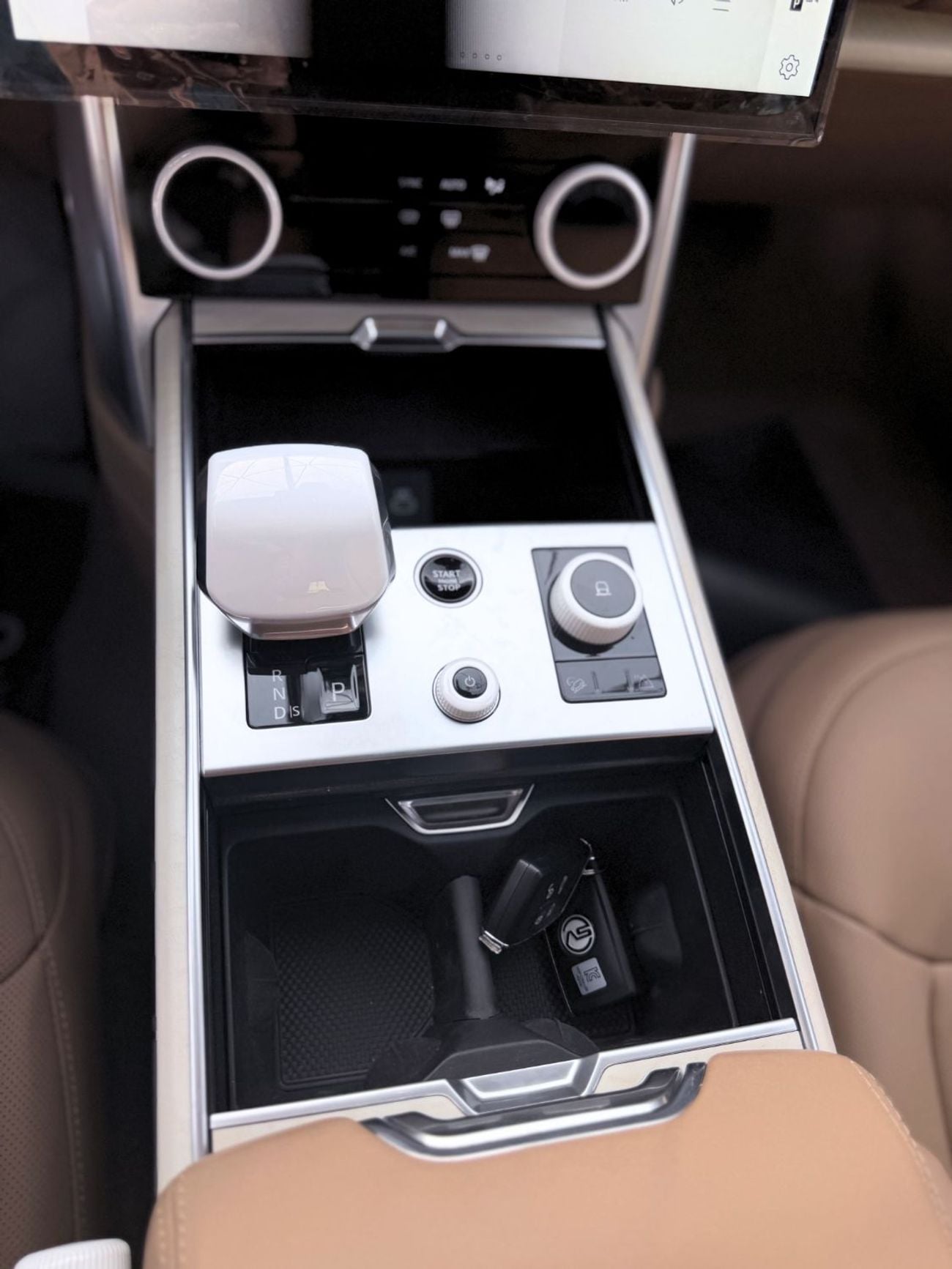 لاند روفر رينج روفر SV LWB P530