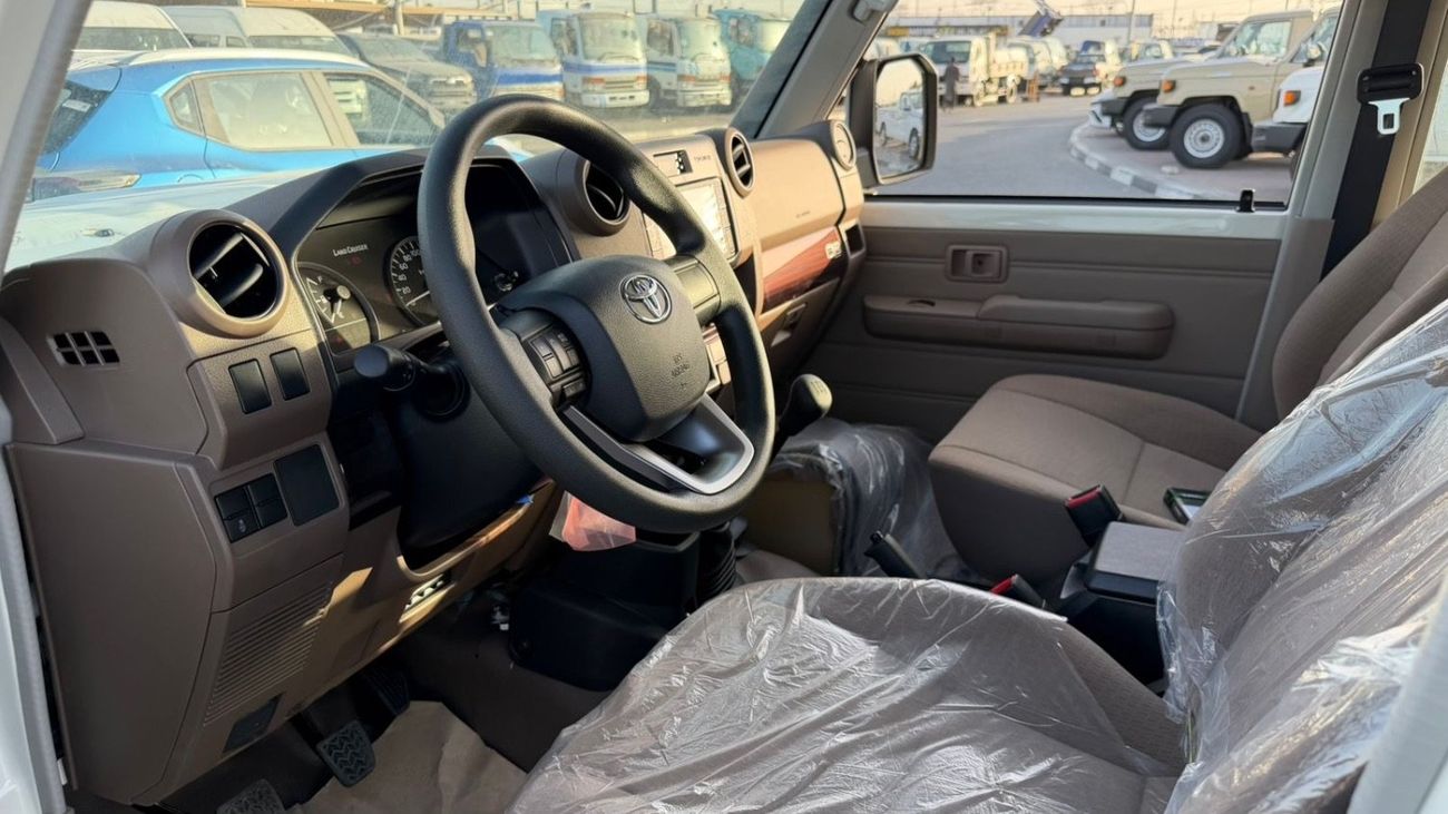 Toyota Land Cruiser Pick Up LC79 DC 2.8 MT BASIC OPTION 2025 GCC