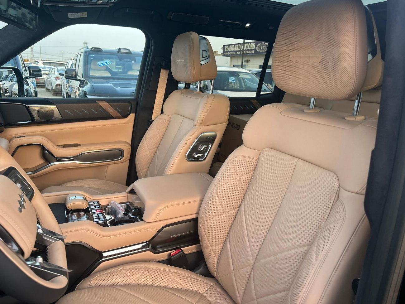 BYD Leopard 8 BYD Leopard 8 Smart and Brave Flagship Edition (7 Seats)