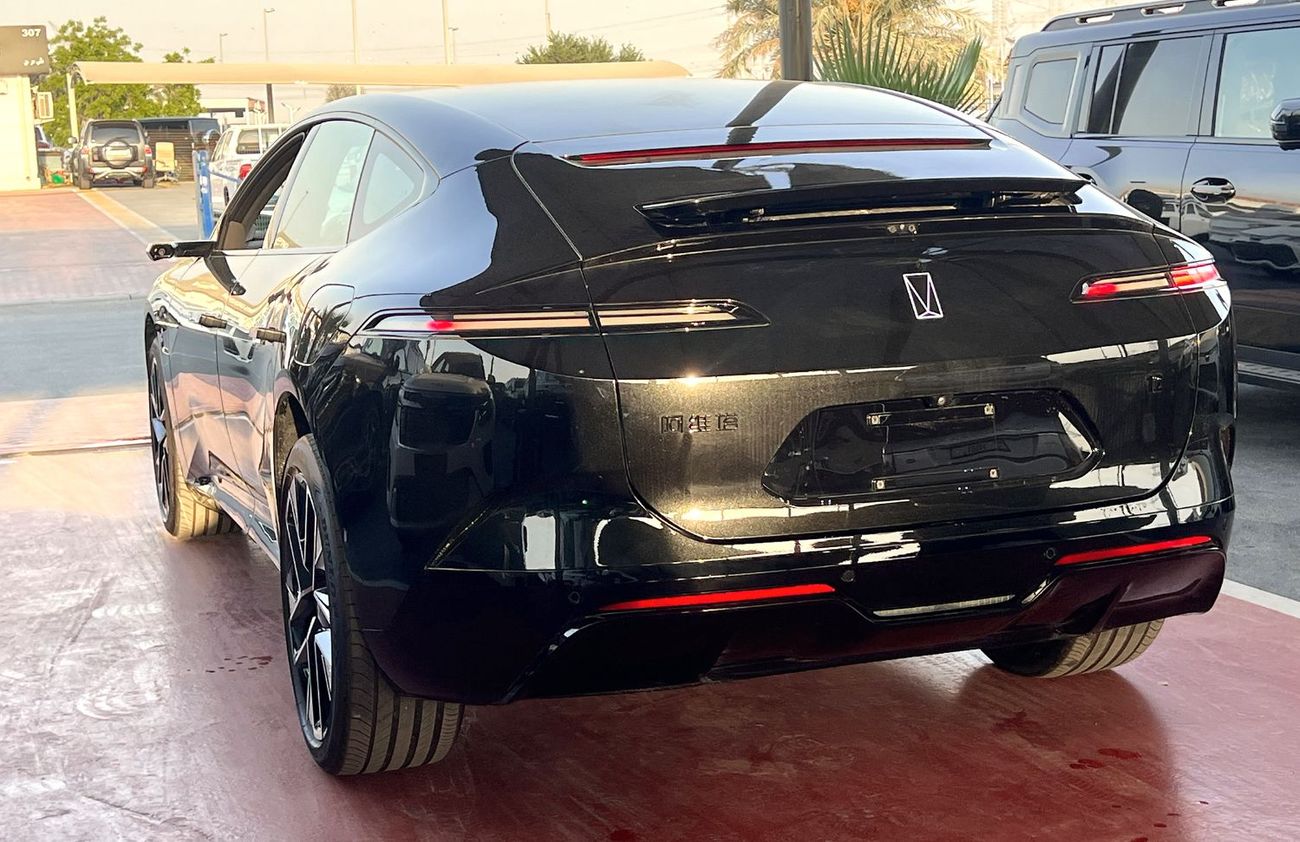 أفاتر 12 GT AWD