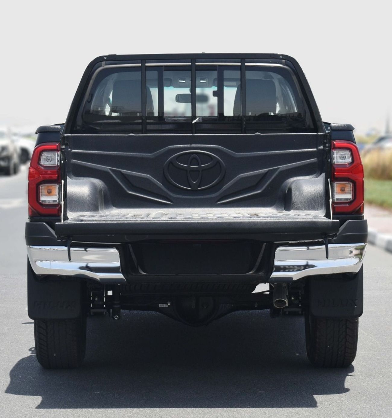 Toyota Hilux TOYOTA HILUX SR5 2.7L MT 2025 FULL OPTION