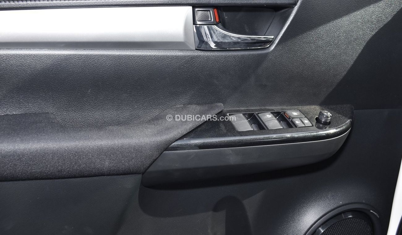 تويوتا هيلوكس SR5 - Diesel 2.4L DC 4X4