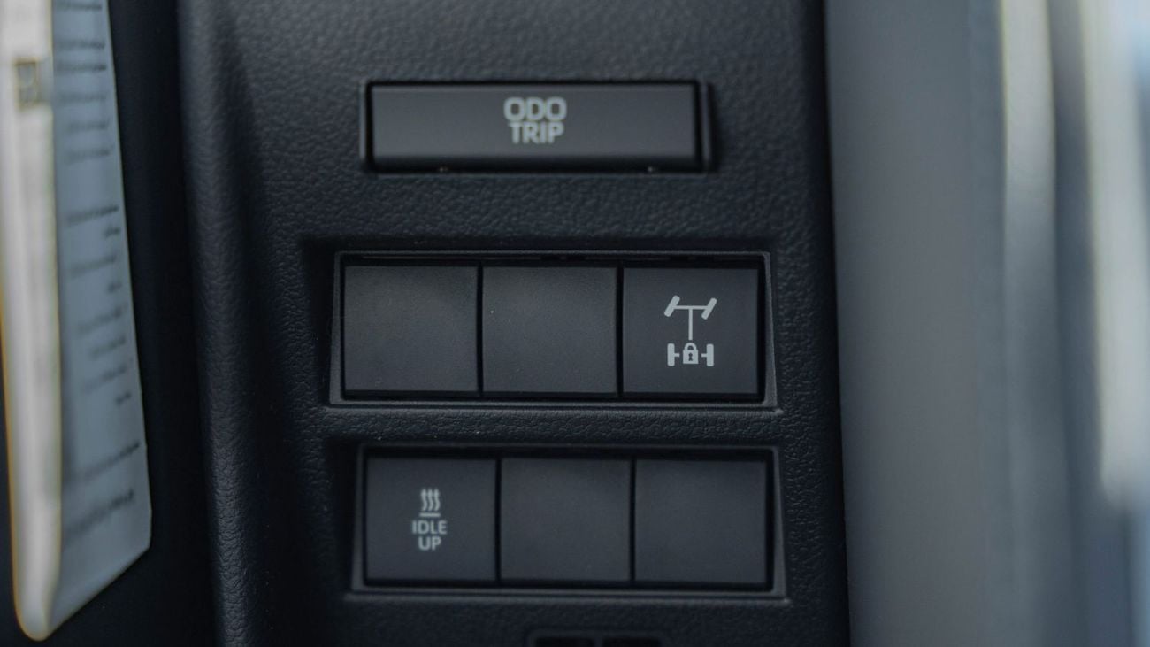 تويوتا لاند كروزر 2025 Toyota Land Cruiser 300 GXR 3.3L AT Diesel (White-Black)