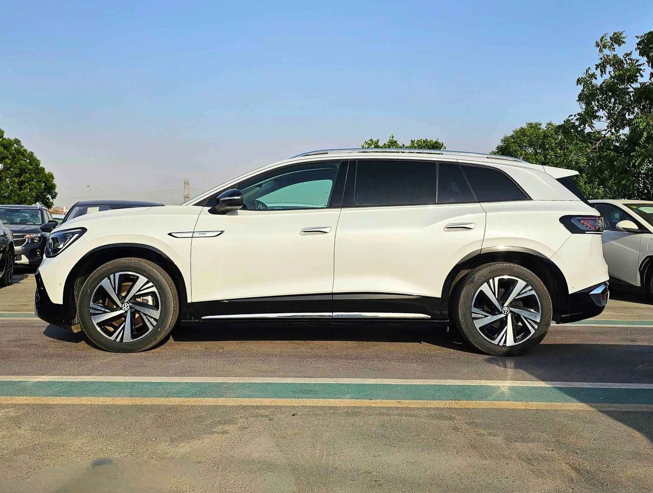 Volkswagen ID.6 CROZZ PRO / 360* CAMERA / FULL OPTION ELECTRIC / CODE # 69091