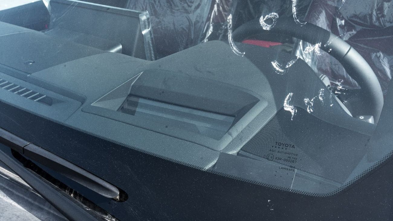 Toyota Land Cruiser 2026 Toyota Land Cruiser VXR 3.5L AT Petrol (Black-Red) Omani
