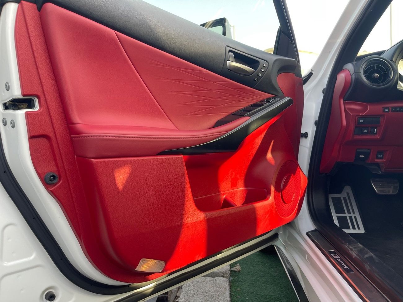 لكزس IS 350 F Sport