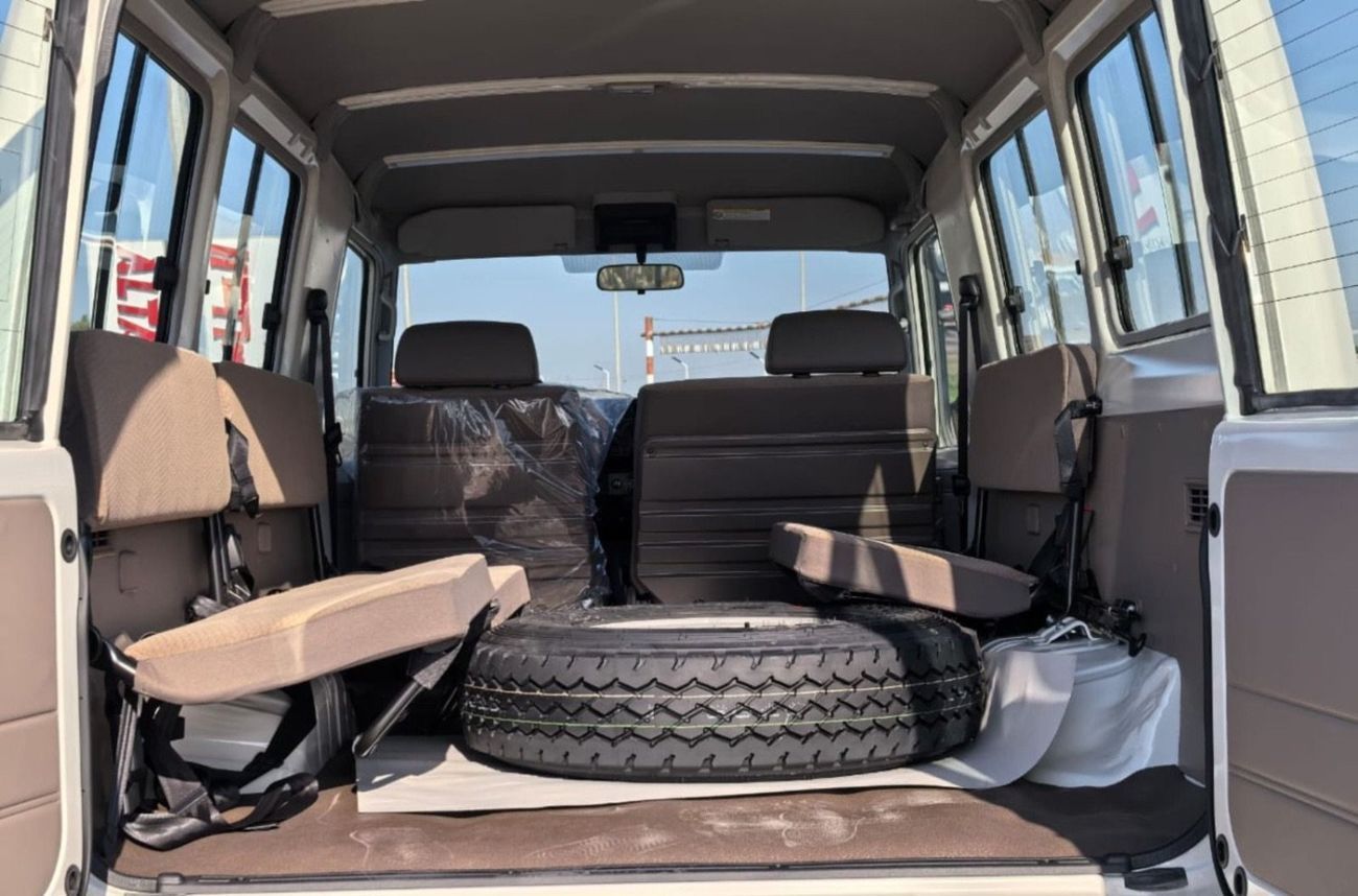 Toyota Land Cruiser 70 LC78 4.5L V8 Diesel M/T