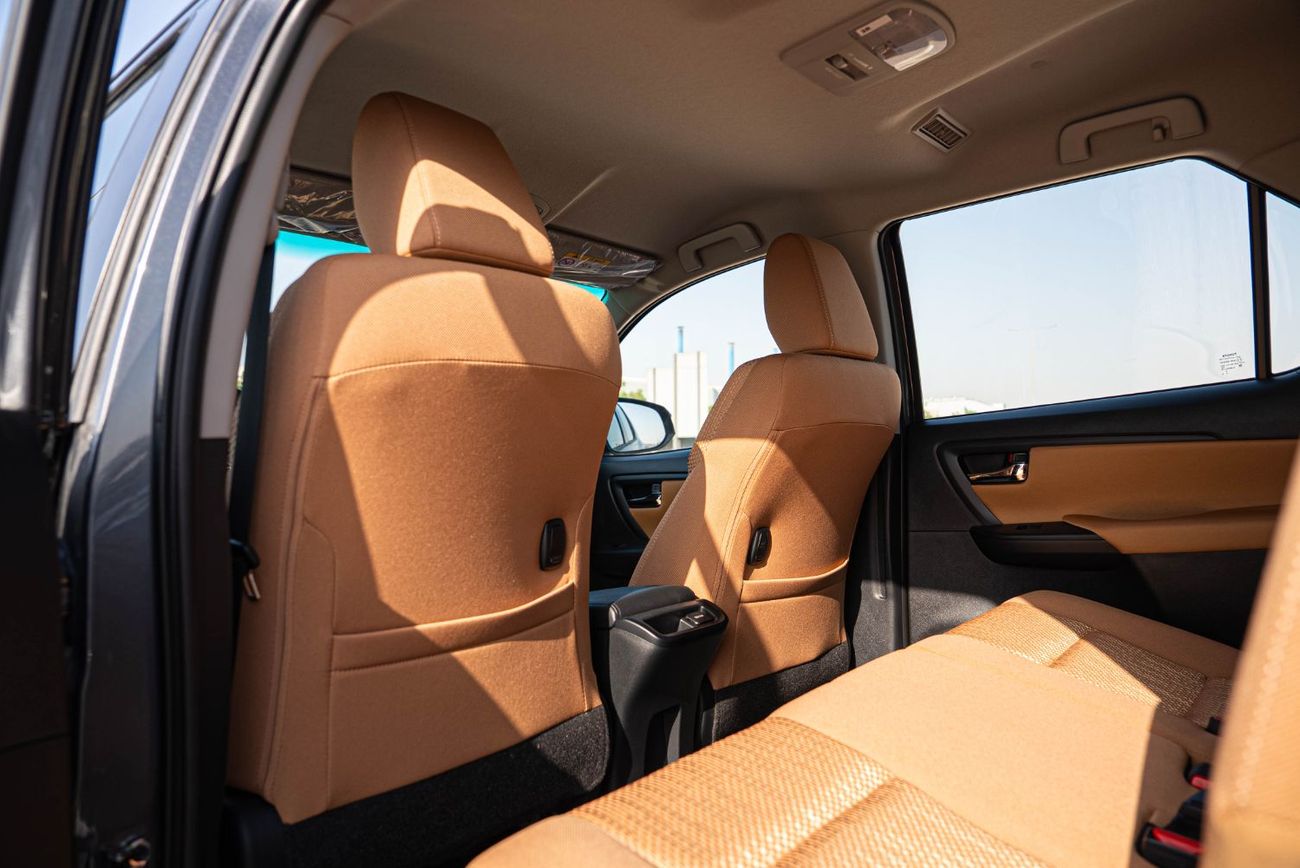 تويوتا فورتونر 2025 Toyota Fortuner 2.7 - Grey Mettalic Inside Chamois | Export Only